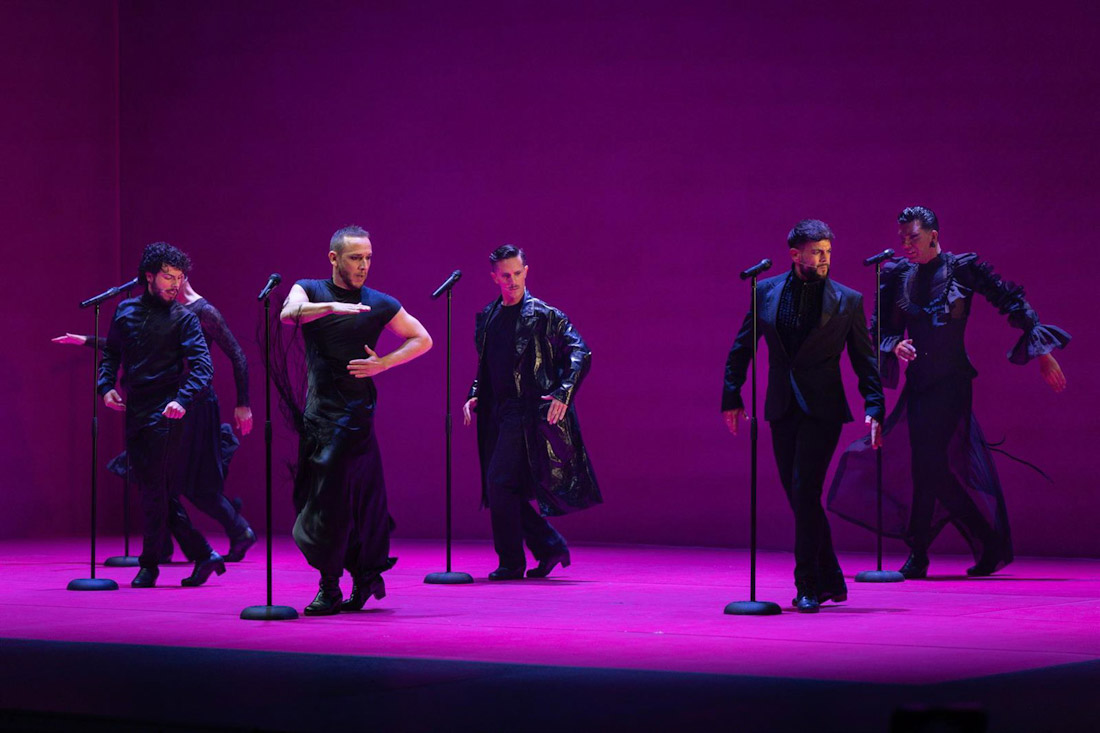 Imagen de la obra `Muerta de amor` de Manuel Liñán sobre el escenario (ANA YÑÁÑEZ)