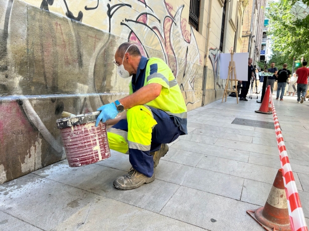 Limpieza de pintadas (ANTONIO L. JUÁREZ) Limpieza de pintadas (ANTONIO L. JUÁREZ)