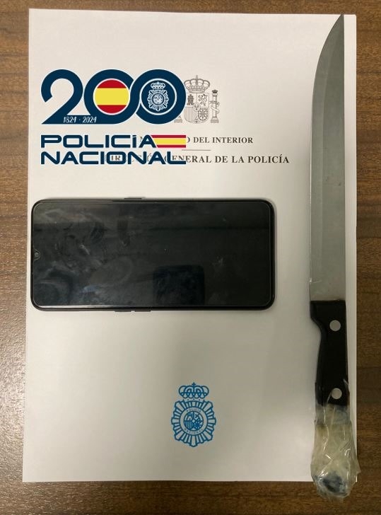 Cuchillo incautado (POLICÍA NACIONAL) Cuchillo incautado (POLICÍA NACIONAL)