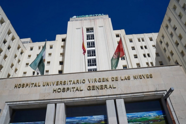 Fachada del Hospital General Virgen de las Nieves, donde fueron trasladados los siete intoxicados. (HOSPITAL VIRGEN DE LAS NIEVES( Fachada del Hospital General Virgen de las Nieves, donde fueron trasladados los siete intoxicados. (HOSPITAL VIRGEN DE LAS NIEVES(
