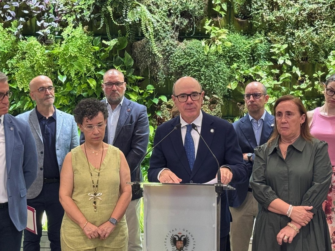 El rector de la Universidad de Granada, Pedro Mercado, en rueda de prensa este pasado lunes (UGR)