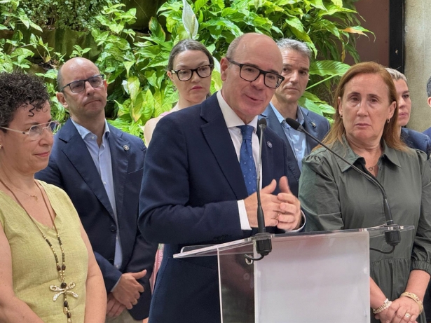 El rector de la Universidad de Granada, Pedro Mercado, en una comparecencia informativa sobre el informe de la Accua la semana pasada (UNIVERSIDAD DE GRANADA) El rector de la Universidad de Granada, Pedro Mercado, en una comparecencia informativa sobre el informe de la Accua la semana pasada (UNIVERSIDAD DE GRANADA)