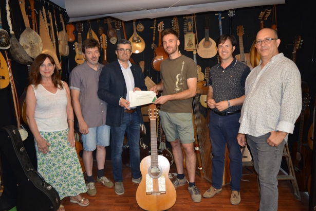 Entrega de la carta de artesano (JUNTA)