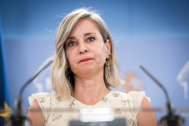 La portavoz de Sumar en el Congreso, Verónica Martínez Barbero, durante una rueda de prensa en el Congreso de los Diputados (DIEGO RADAMËS / EUROPA PRESS)