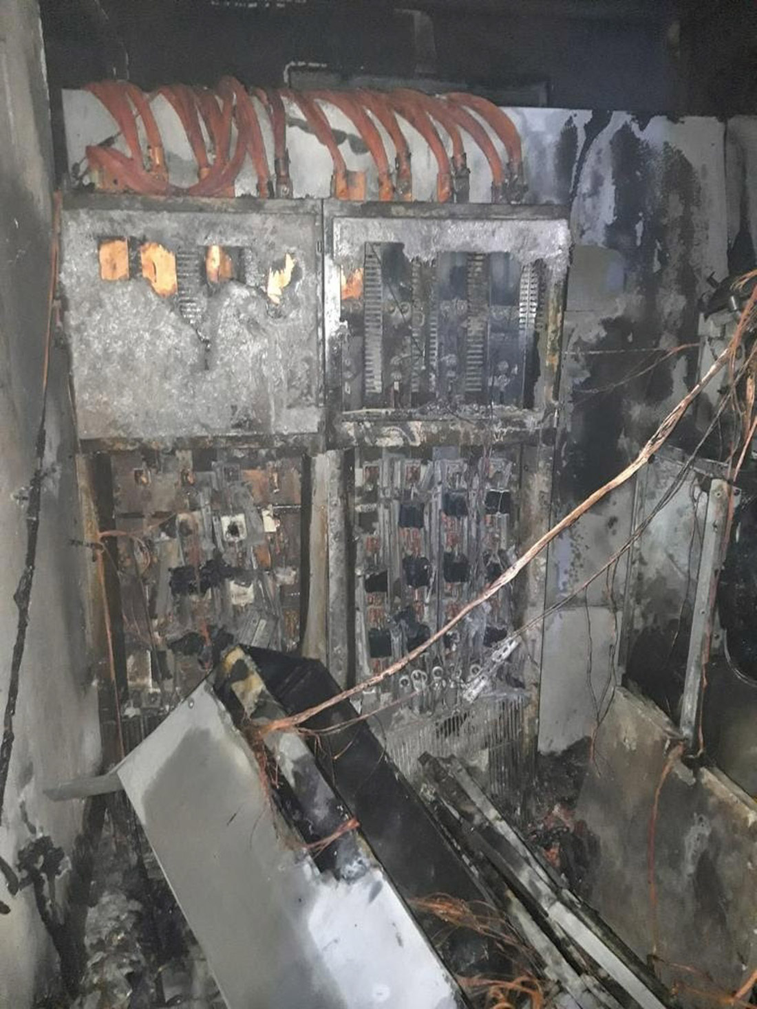 Centro de transformación calcinado en la zona norte de Granada, en imagen de archivo (ENDESA)