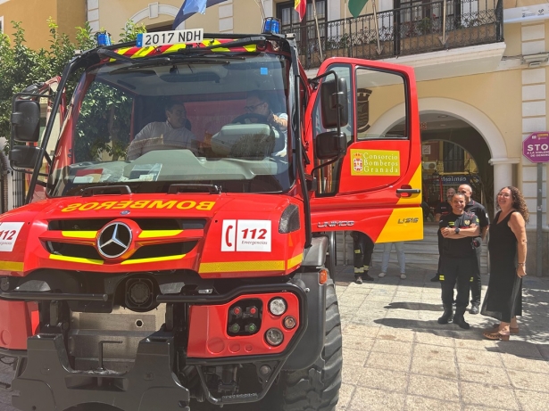 Nuevo camion de bomberos de Almuñécar (DIPGRA)