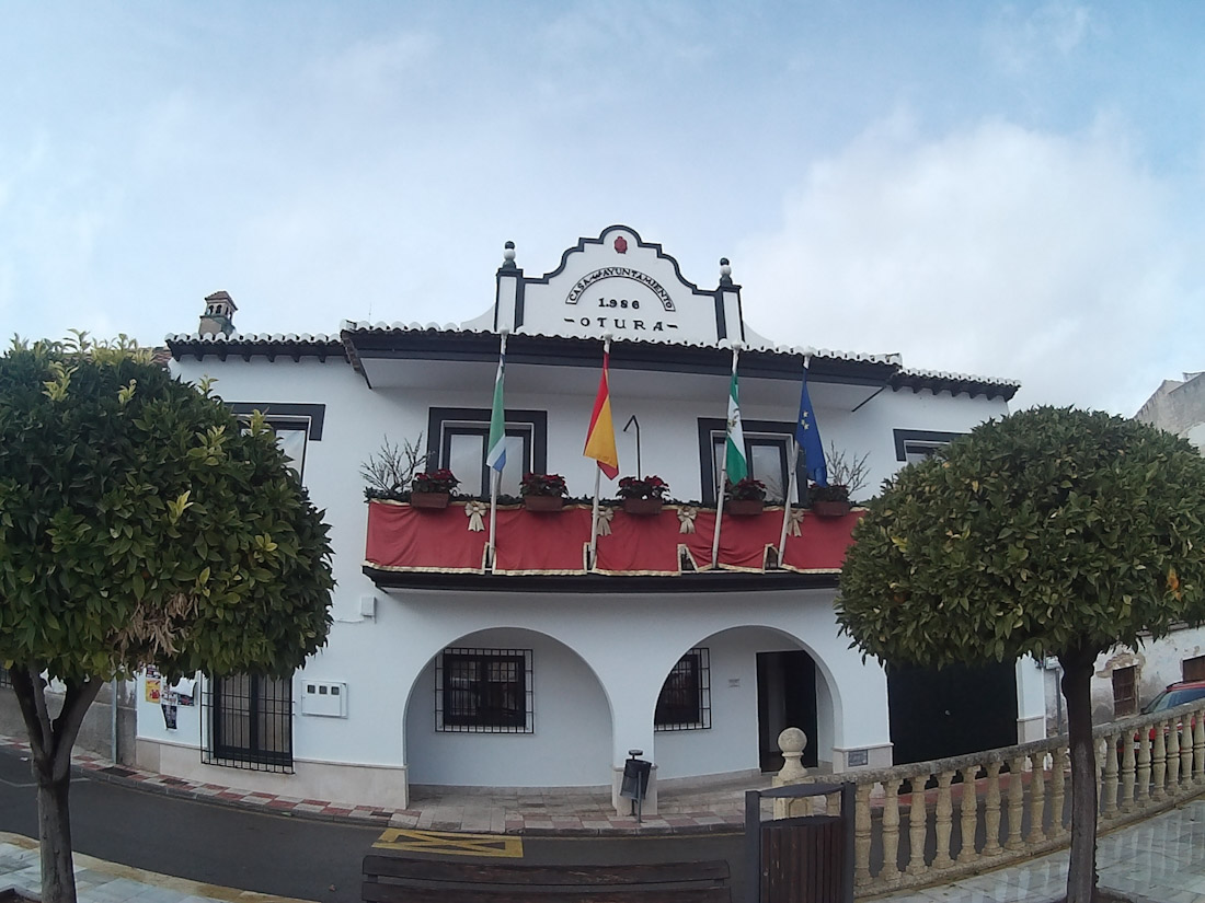 Fachada del Ayuntamiento de Otura (AYTO. OTURA)