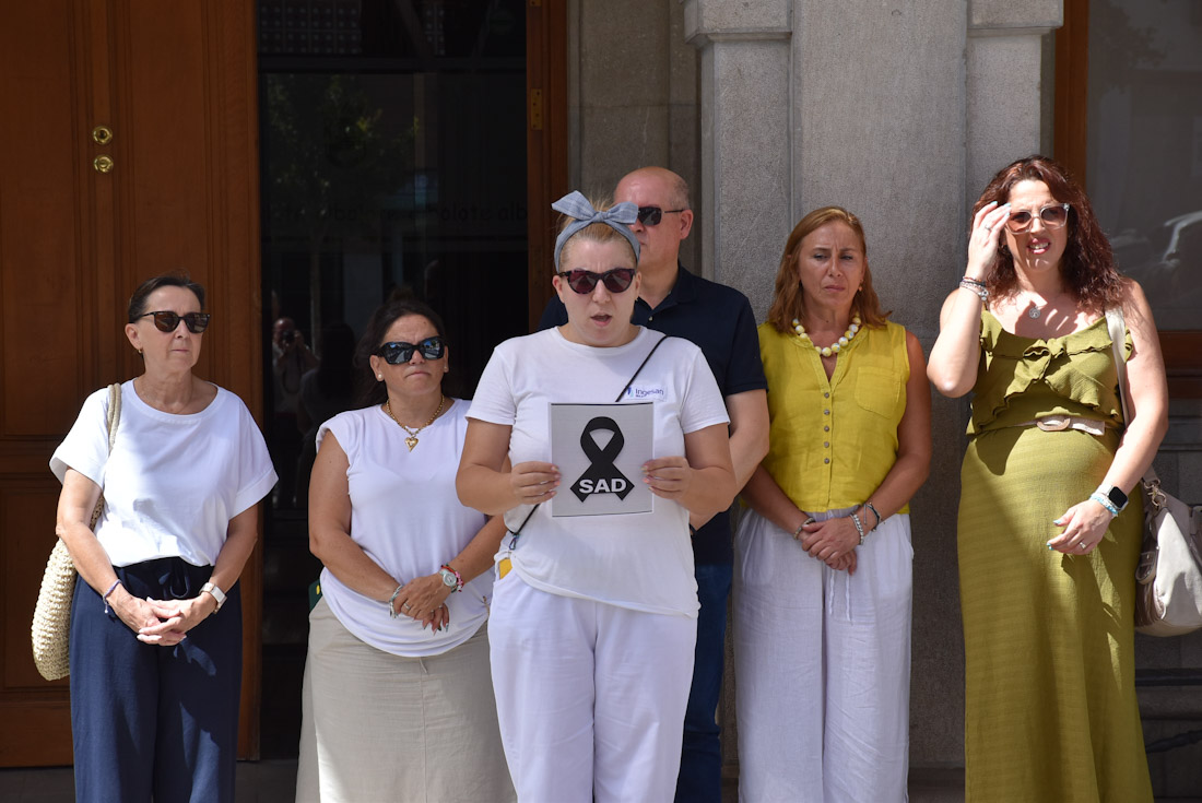 Lectura del manifiesto (AYTO. ALBOLOTE)