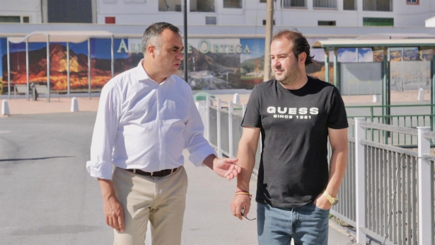 El presidente de la Diputación de Granada, Francis Rodríguez, a la izquierda en la imagen, y el alcalde de Alicún de Ortega, Rafael Marín (DIPUTACIÓN) El presidente de la Diputación de Granada, Francis Rodríguez, a la izquierda en la imagen, y el alcalde de Alicún de Ortega, Rafael Marín (DIPUTACIÓN)