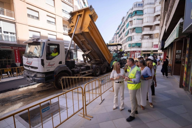 La alcaldesa de Granada, Marifrán Carazo, ha visitado las obras de la calle Emperatriz Eugenia (AYUNTAMIENTO) La alcaldesa de Granada, Marifrán Carazo, ha visitado las obras de la calle Emperatriz Eugenia (AYUNTAMIENTO)