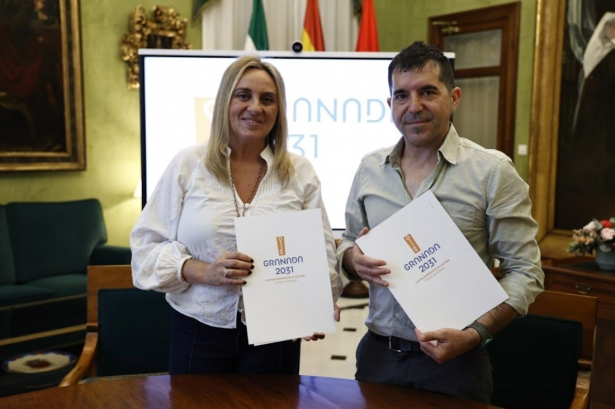 La alcaldesa de Granada, Marifrán Carazo, y el secretario general de CCOO Granada, Daniel Mesa (AYUNTAMIENTO DE GRANADA) La alcaldesa de Granada, Marifrán Carazo, y el secretario general de CCOO Granada, Daniel Mesa (AYUNTAMIENTO DE GRANADA)