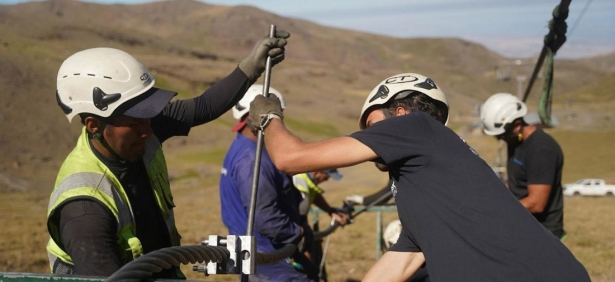 Tareas de sustitución en los cables tractores de telesillas (CETURSA SIERRA NEVADA)