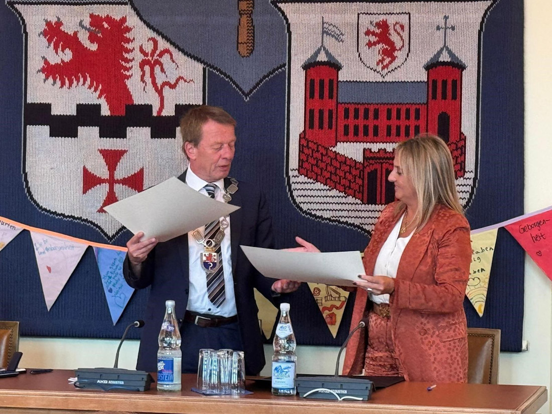 La alcaldesa de Granada, Marifrán Carazo, ha participado en la formalización del hermanamiento con Remscheid (AYUNTAMIENTO DE GRANADA)