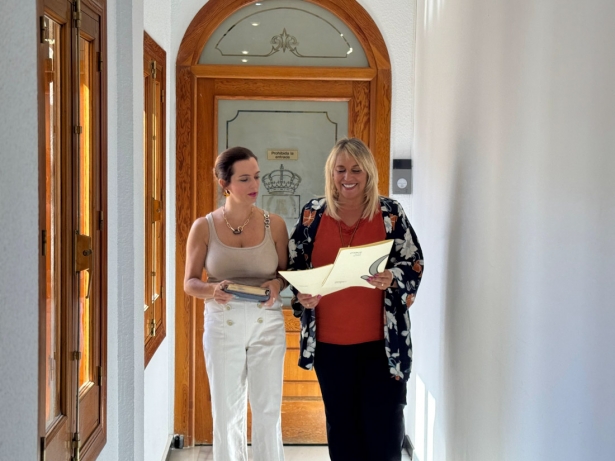 Meri Sádaba, alcaldesa de Las Gabias y Paloma López, teniente de Alcaldesa y concejal de Urbanismo (AYTO. LAS GABIAS)