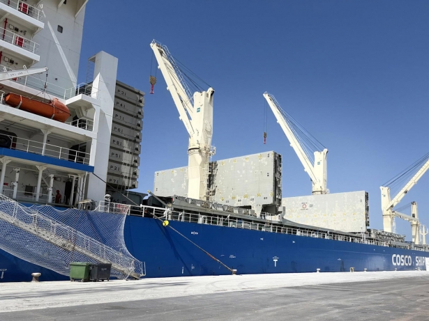 Operativa en el muelle de las Azucenas del Puerto de Motril (PUERTO DE MOTRIL) Operativa en el muelle de las Azucenas del Puerto de Motril (PUERTO DE MOTRIL)