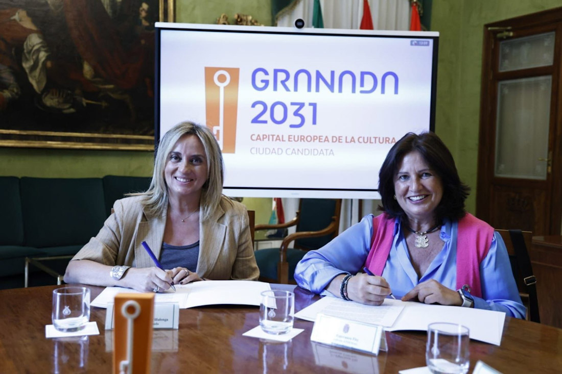 La alcaldesa de Granada, Marifrán Carazo, junto a la presidenta de Ansemac, Esperanza Fitz (AYUNTAMIENTO DE GRANADA)