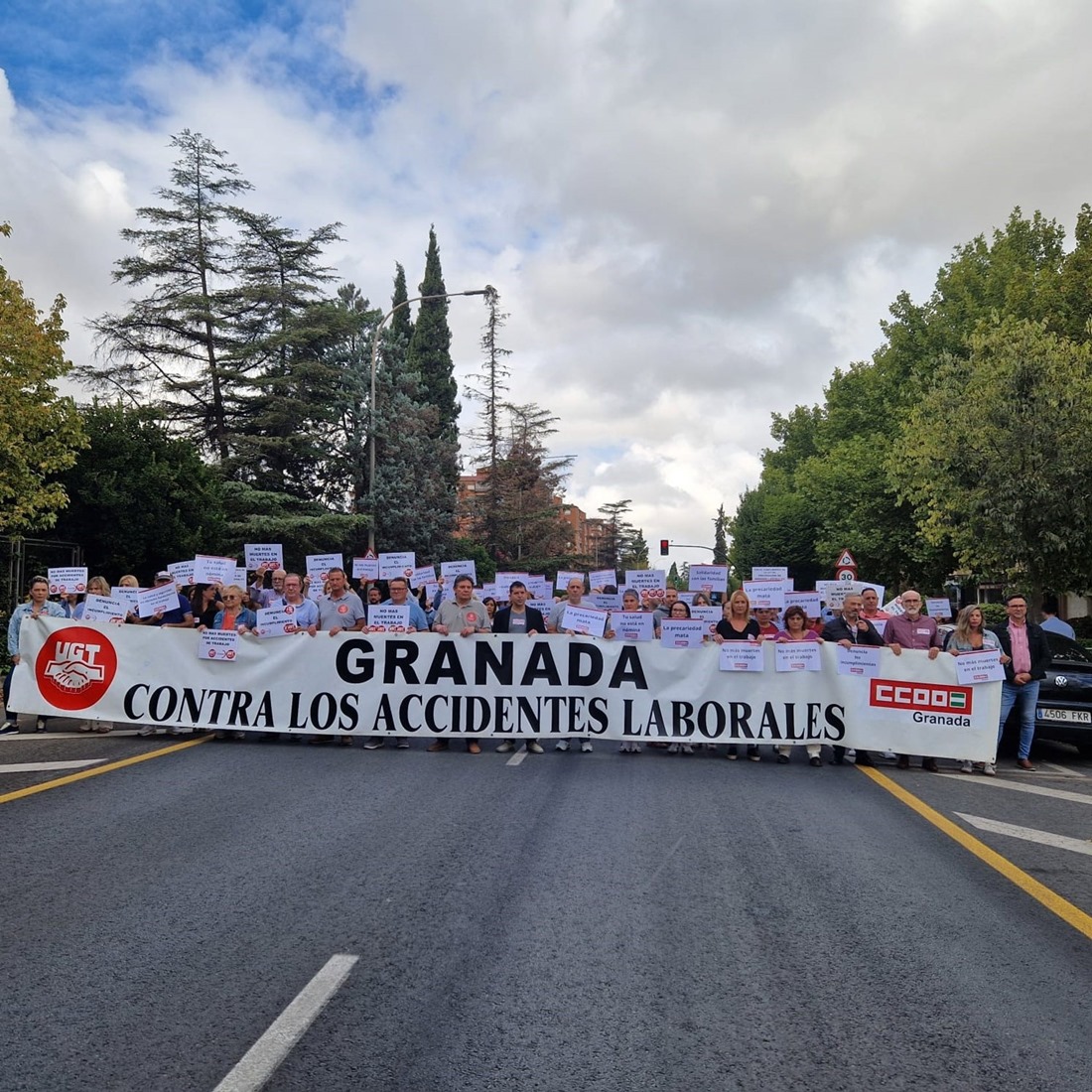 Concentración de CCOO y UGT en Granada tras accidente laboral mortal en Otura (CCOO)
