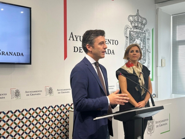 El portavoz del equipo de gobierno local de Granada, Jorge Saavedra, y la edil de Protección Ciudadana, Ana Agudo, en imagen de archivo (AYUNTAMIENTO)