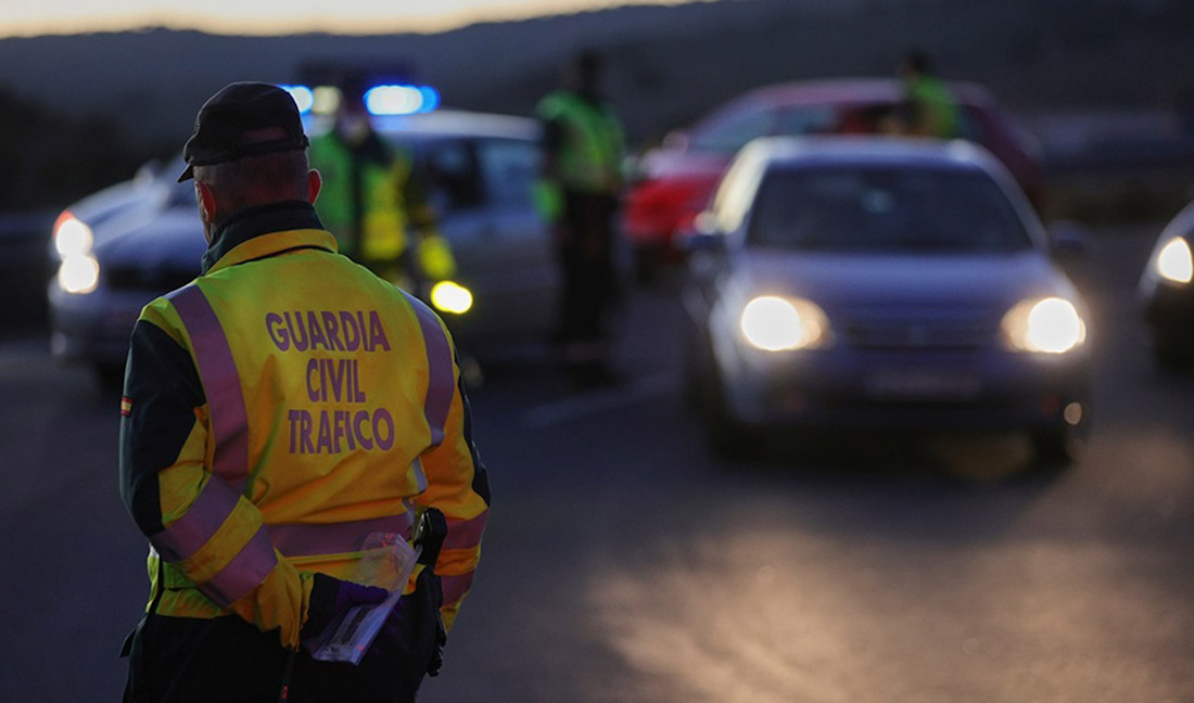 Agente de la Guardia Civil de trafico (JESÚS HELLÍN / EUROPA PRESS)
