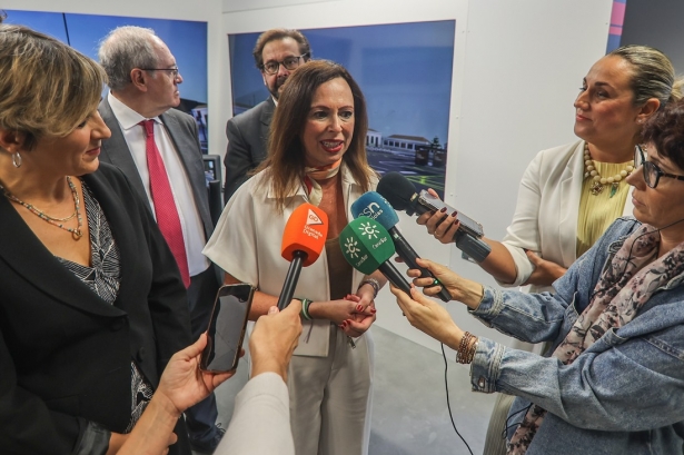 La Consejera de Fomento ha visitado el simulador de conducción (GPMEDIA)