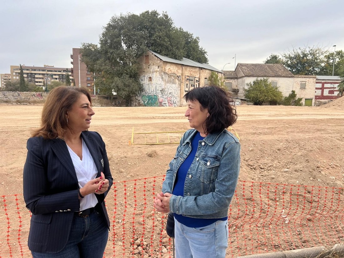 La portavoz del grupo municipal socialista en el Ayuntamiento de Granada, Raquel Ruz, en las inmediaciones del Cortijo de la Mariana. (PSOE DE GRANADA)