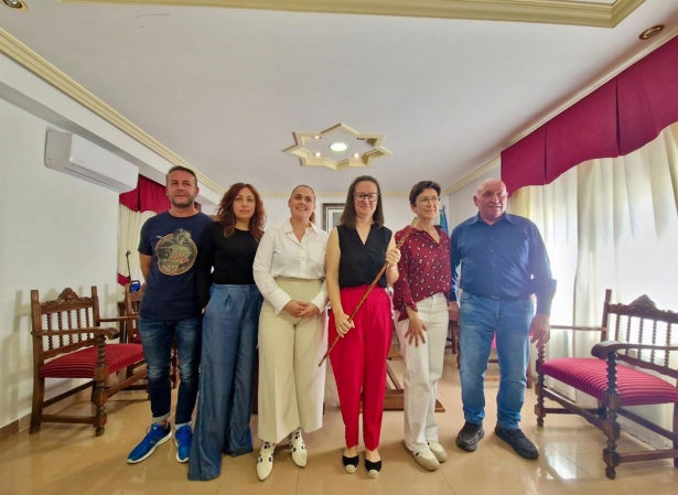 La nueva alcaldesa de Castilléjar, Estefanía Martínez, tras su investidura (AYUNTAMIENTO)
