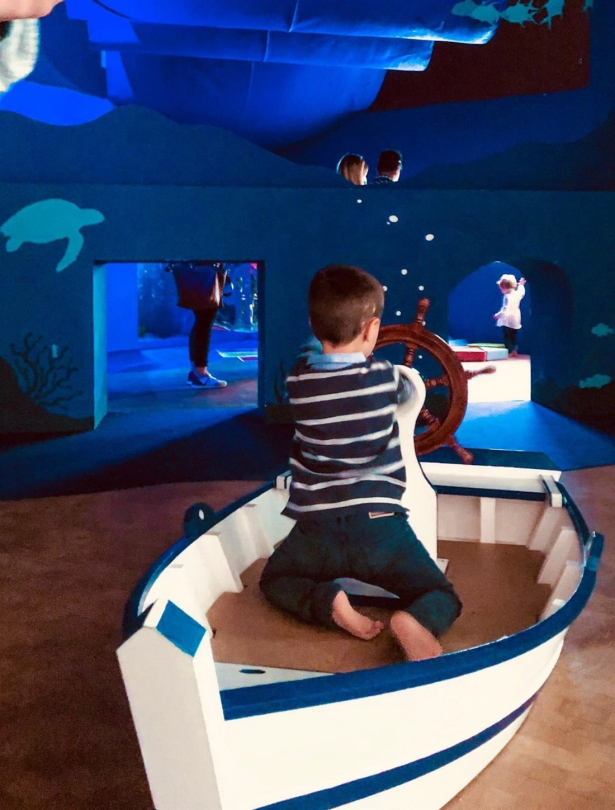 Imagen de archivo de una actividad de `Al museo con bebés` (CAJAGRANADA FUNDACIÓN)