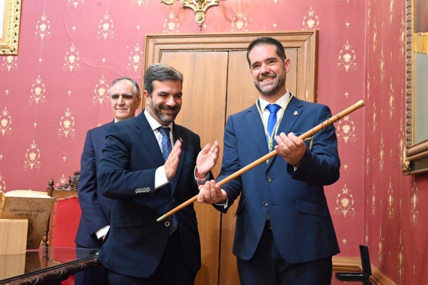 Joaquín Ordóñez toma posesión como alcalde de Loja. (AYUNTAMIENTO DE LOJA)