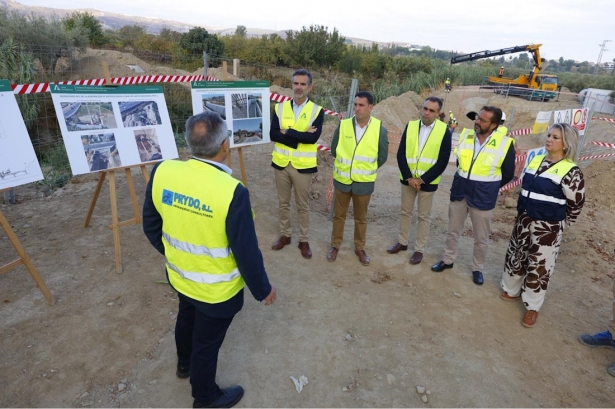 El consejero de Agricultura, Pesca, Agua y Desarrollo Rural, Ramón Fernández-Pacheco, ha visitado las obras de la segunda fase de la agrupación de vertidos del río Dílar a la Estación Depuradora de Aguas Residuales de Los Vados (ÁLEX CÁMARA /EUROPA PRESS)