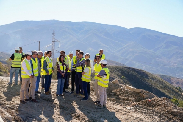 La consejera de Fomento, Articulación del Territorio y Vivienda, Rocío Díaz, ha visitado este viernes las obras de la primera fase del nuevo acceso a la Alpujarra. (ARSENIO ZURITA/EUROPA PRESS) La consejera de Fomento, Articulación del Territorio y Vivienda, Rocío Díaz, ha visitado este viernes las obras de la primera fase del nuevo acceso a la Alpujarra. (ARSENIO ZURITA/EUROPA PRESS)