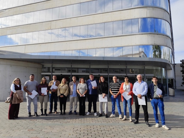 Comparecencia informativa de IU a las puertas de la Diputación de Granada (IU)