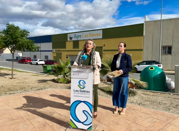 La alcaldesa de Las Gabias, Meri Sádaba, junto a la concejal Paloma López nueva responsable de las competencias de Limpieza Viaria y Jardines (AYTO. LAS GABIAS) La alcaldesa de Las Gabias, Meri Sádaba, junto a la concejal Paloma López nueva responsable de las competencias de Limpieza Viaria y Jardines (AYTO. LAS GABIAS)