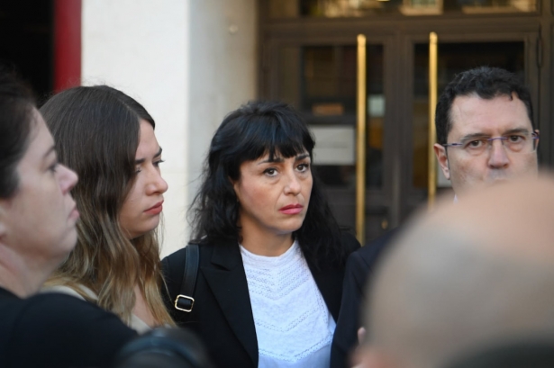 Juana Rivas saliendo del juzgado (GPMEDIA)