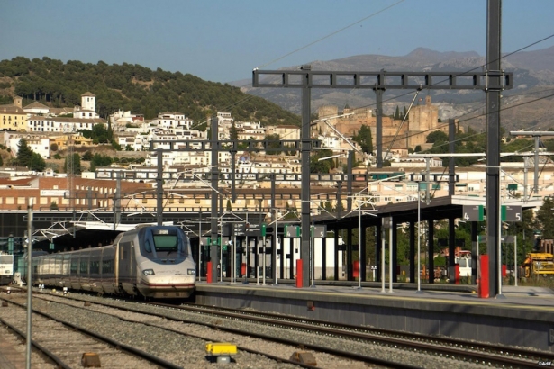 Tren AVE en la estación de Andaluces de Granada, en imagen de archivo (ALEJANDRO GARCÍA CALZADO/ADIF)