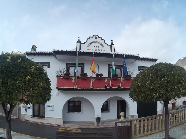 Fachada del Ayuntamiento de Otura (AYTO. OTURA)