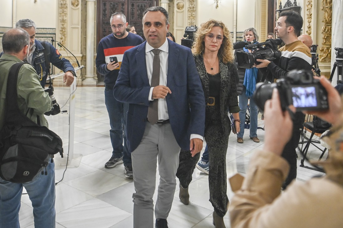 El presidente de la Diputación, Francis Rodríguez, se levanta y abandona la reunión de la Mesa del Aeropuerto (GPMEDIA)