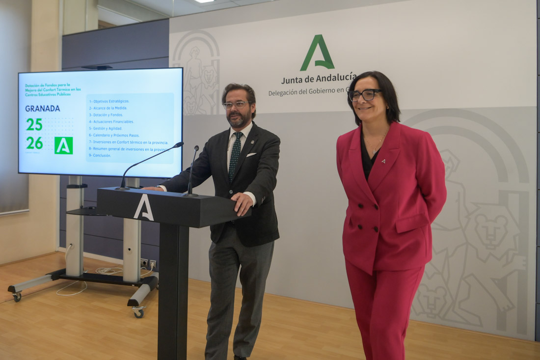 El delegado del Gobierno andaluz en Granada, Antonio Granados, y la delegada de Desarrollo Educativo de la Junta en la provincia, María José Martín (GPMEDIA)