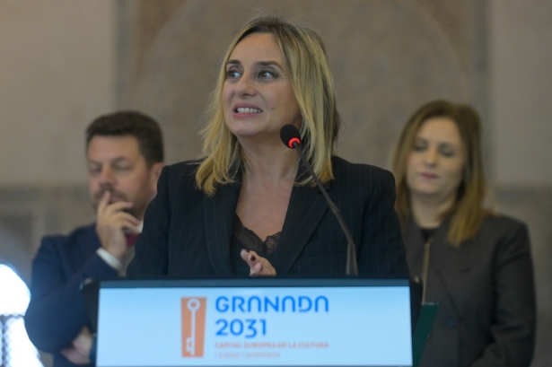 La alcaldesa de Granada durante la presentación de los Premios Carmen (GPMEDIA)