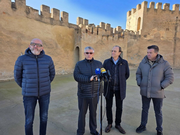 El alcalde de Guadix, Jesús Lorente, ha hecho el anuncio de la resolución definitva del dos por ciento cultural para la tercera fase de la Alcazaba (AYUNTAMIENTO)