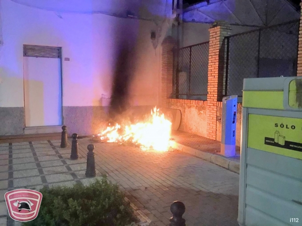 Contenedior ardiendo en Baza (AYTO. BAZA)