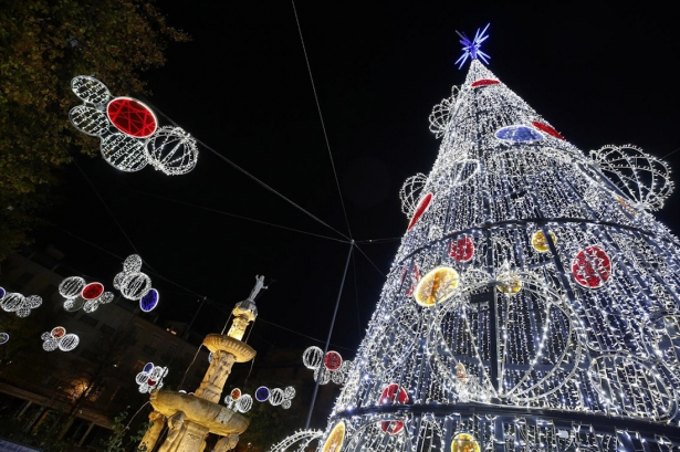 Las luces de la Navidad 2020 se encienden en Granada en imagen de archivo (ÁLEX CÁMARA - EUROPA PRESS)