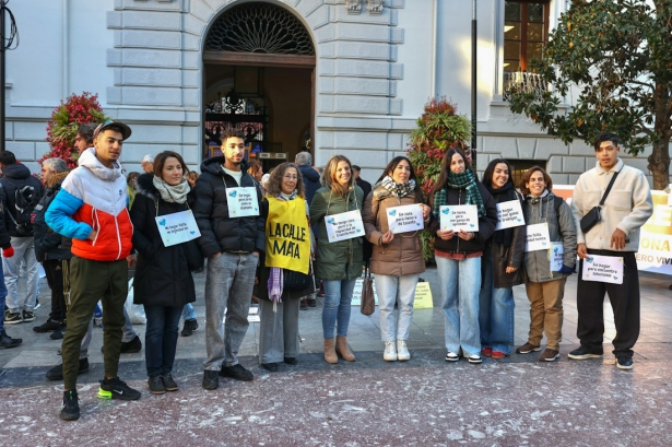 Desayuno solidario en la Plaza del Carmen (GPMEDIA)