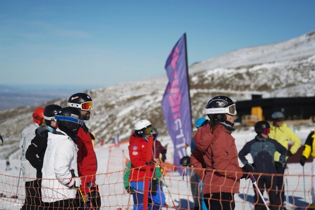 Esquiadores en Sierra Nevada durante el puente de la Inmaculada 2025 (CETURSA SIERRA NEVADA)
