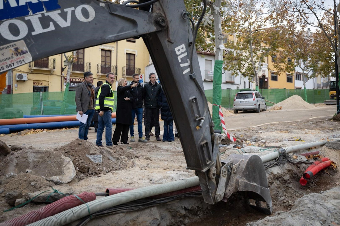 La alcaldesa de Granada, Marifrán Carazo, ha visitado las obras de la Avenida de Cervantes (AYUNTAMIENTO)