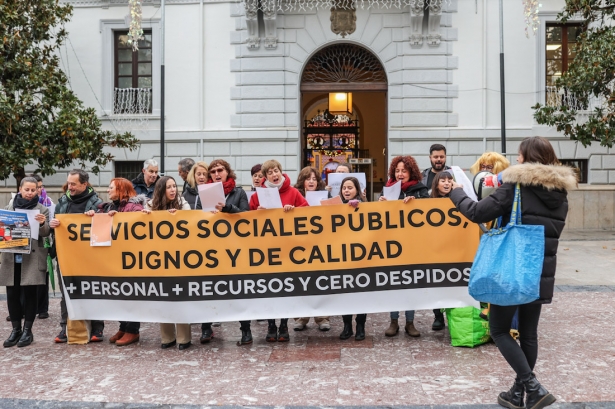 Concentración de las trabajadoras de Servicios Sociales (GPMEDIA)
