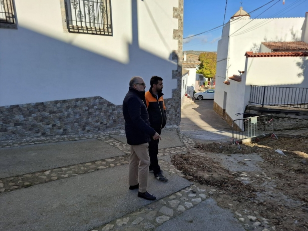 Imagen de la visita a Píñar (JUNTA)