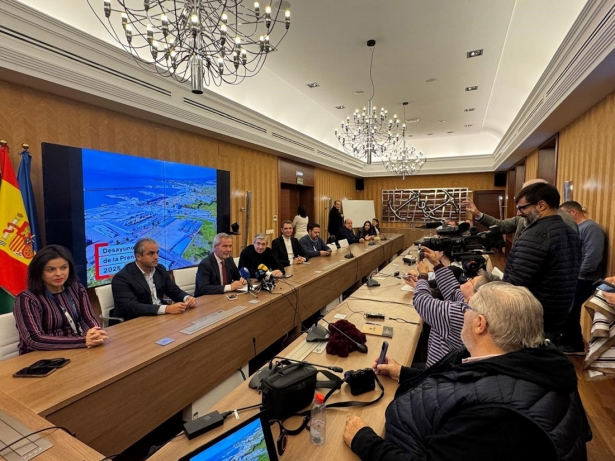 Encuentro de la Autoridad Portuaria de Motril con los periodistas de la costa de Granada con motivo de la Navidad de 2025 (AUTORIDAD PORTUARIA)