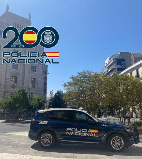 Vehículo de la Policía Nacional (POLICÍA NACIONAL) Vehículo de la Policía Nacional (POLICÍA NACIONAL)