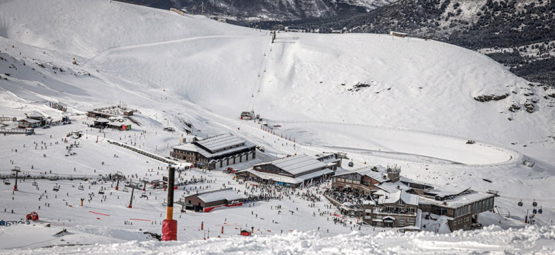 Sierra Nevada abre todas sus zonas por Navidad con nuevas pistas en Loma Dílar, Cauchiles y Laguna. (CETURSA SIERRA NEVADA) Sierra Nevada abre todas sus zonas por Navidad con nuevas pistas en Loma Dílar, Cauchiles y Laguna. (CETURSA SIERRA NEVADA)