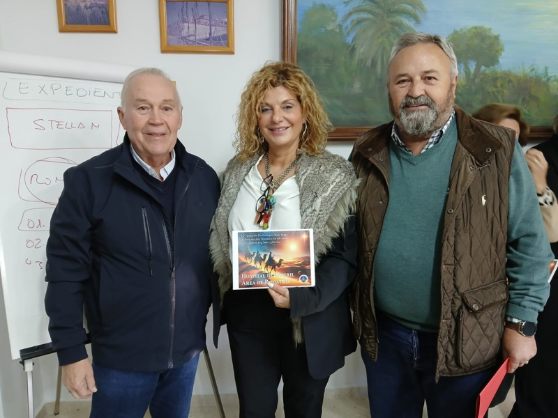 La directora de recursos económicos del AGS Sur de Granada con el presidente de la asociación (AGS) La directora de recursos económicos del AGS Sur de Granada con el presidente de la asociación (AGS)